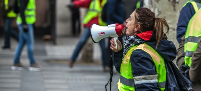Titelbild: „Demokratie ist eine Erfahrung der Offenheit und der Kontestation“