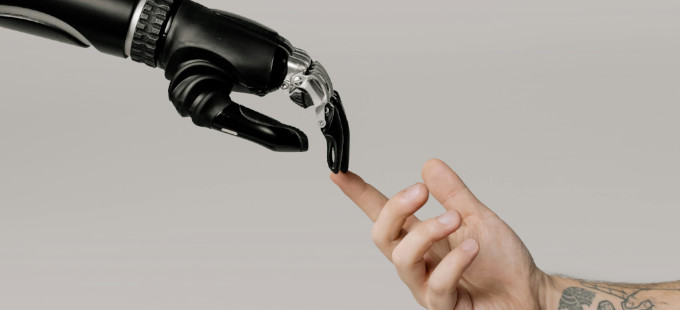 Titelbild: Die Mensch-Maschine