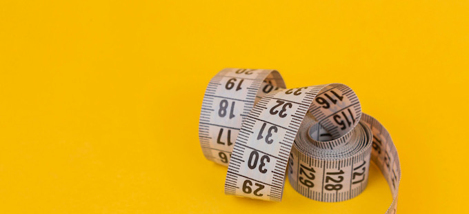 Titelbild: Schlankheitswahn: „‚Mollig’ und ‚kurvig’ sind mir zu süßlich. Ich sage gern ‚fett’“