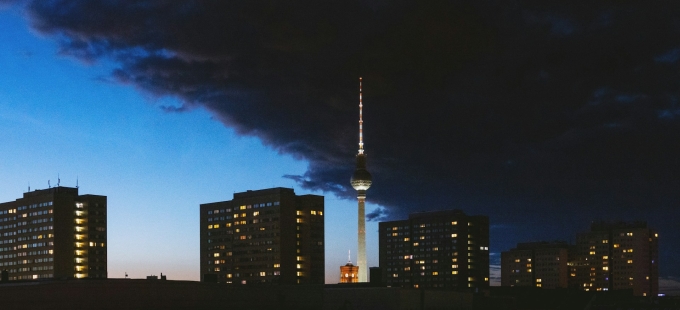 Titelbild: Extremismus auf dem Vormarsch – Droht ein neuer Faschismus?