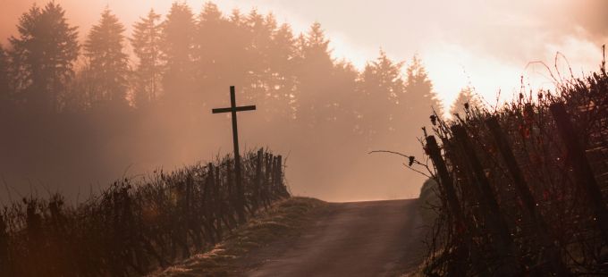 Titelbild: „Nur noch ein Gott kann uns retten“ – wie Heidegger unsere Zeit erklärt