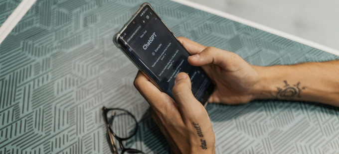 Titelbild: KI im Philosophiestudium – Erprompte Dich selbst!